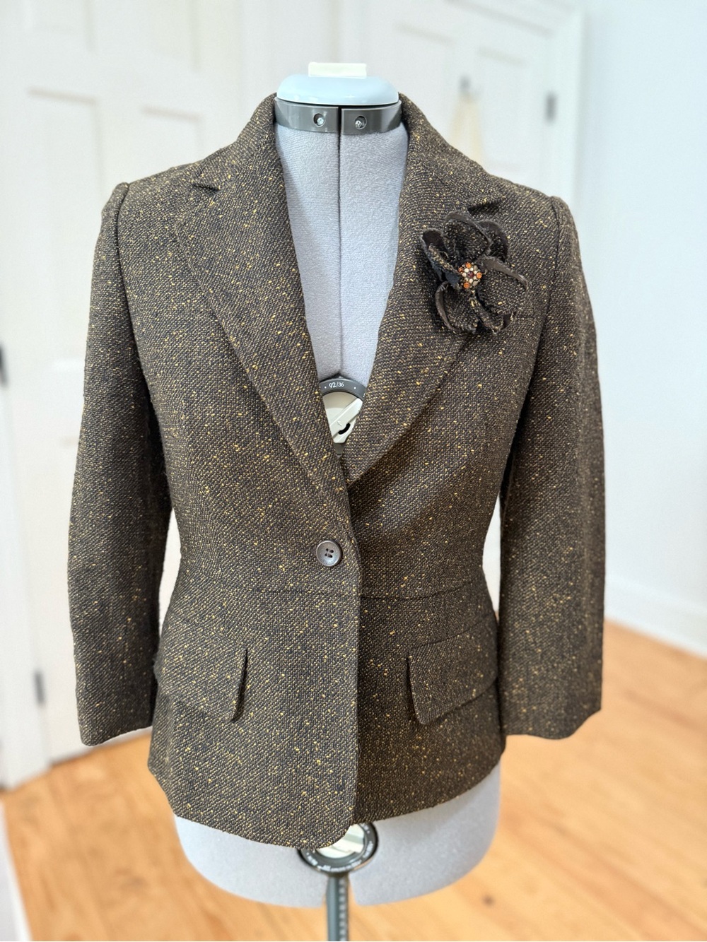Daisy Fuentes Brown Speckled Tweed Blazer with Floral Brooch